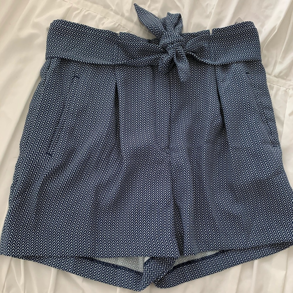 NWT!!! H&M Highwaisted flowy shorts